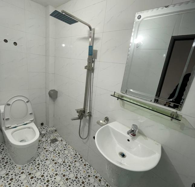BÁN NHÀ 4 TẦNG 43M2 NỞ HẬU GẦN ÔTÔ, NGÕ PHÂN LÔ THÔNG GẦN PHỐ VƯƠNG THỪA VŨ, CHỈ HƠN 5 TỶ.