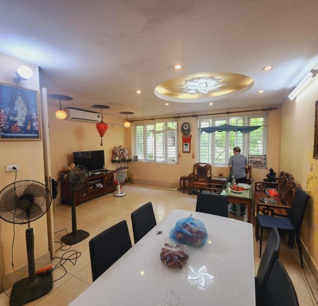 BÁN NHÀ PHÂN LÔ  TRẦN QUỐC HOÀN TT CẦU GIẤY 12.5 TỶ 60m 5T MT 5.8m GARA OTO ĐỖ CỬA 