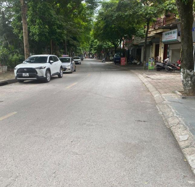 Bán Cực Gấp!!! Mặt Phố Nguyễn Đình Hoàn, Quận Cầu Giấy, 55m x 6T, Giá hơn 18 tỷ.