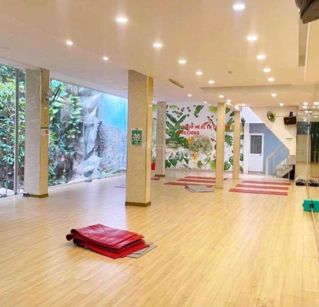 Cho thuê tòa nhà làm yoga, gym, bida, 12x20m, 3 tầng, sàn suốt rộng thoáng, mặt tiền Phú Nhuận
