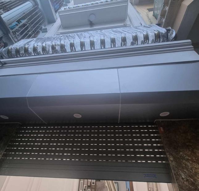 BÁN NHÀ 5 TẦNG PHỐ KHƯƠNG TRUNG DT:35M2 GIÁ HƠN 4 TỶ TRUNG TÂM NGÃ TƯ SỞ QUẬN THANH XUÂN HÀ NỘI .