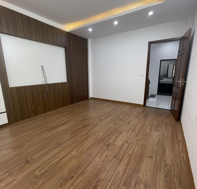 Chuyển Việc Bán Nhà Ngõ 48 Ngô Gia Tự, Long Biên 38m2, 5T giá 3,15 tỷ