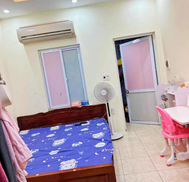 BÁN NHÀ TRƯƠNG ĐỊNH, NGÕ THÔNG, DIỆN TÍCH RỘNG, Ở SƯỚNG 46m x 4T, NHỈNH 3 TỶ 0901753139