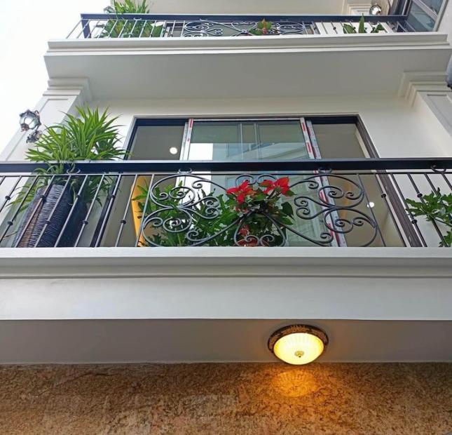 Bán Gấp Nhà NGô Gia Tự, Long Biên 5T, 33m2 chỉ 2,85 tỷ