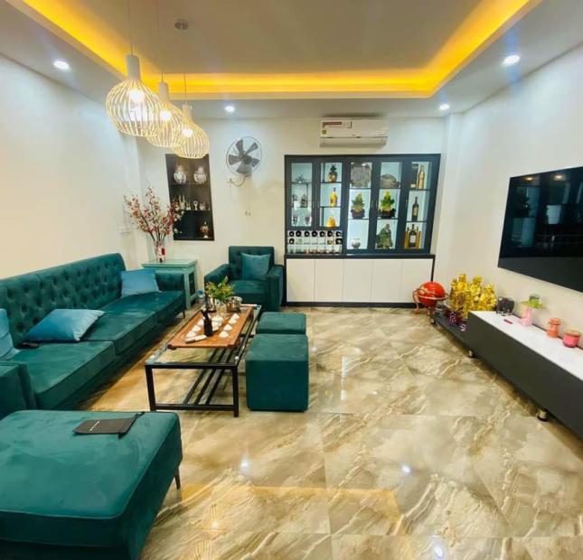 Biệt thự mini Ngọc Thuỵ - Thang Máy - Gara - đẹp ko tỳ vết.