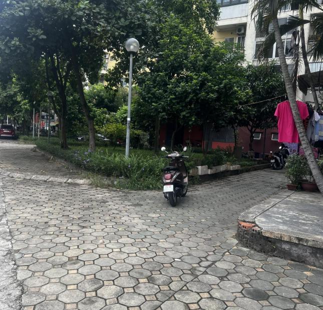 Cần bán gấp căn hộ chung cư tầng 1 Khu Đô Thị Việt Hưng, Long Biên, Hà Nội