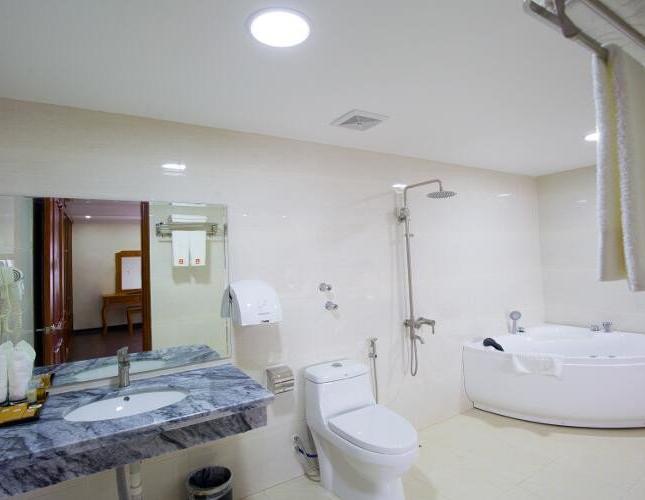 Cần bán  khách sạn 3 sao 11 tầng 139 phòng   sát  Vịnh Hạ Long -  trung tâm Bãi Cháy, Hạ Long,