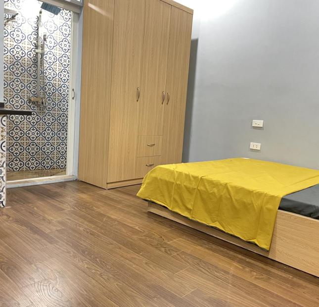 Gấp! Phòng đẹp Xuân Thủy, tầng 3, đủ đồ, ban công, chỉ 3tr3