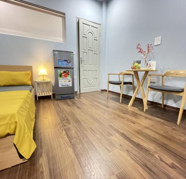 Gấp! Phòng đẹp Xuân Thủy, tầng 3, đủ đồ, ban công, chỉ 3tr3