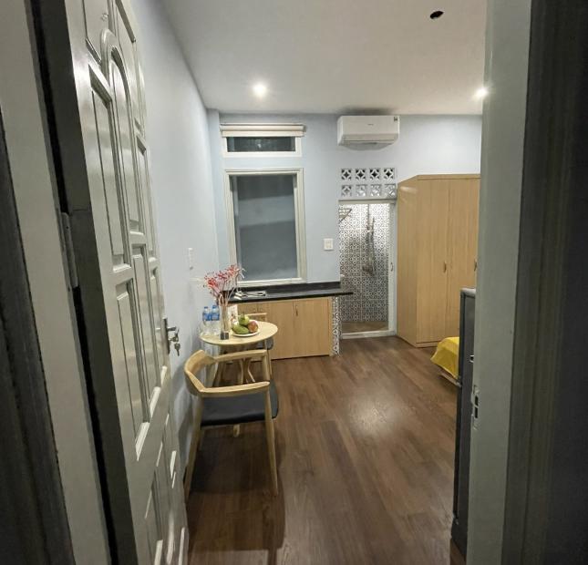 Gấp! Phòng đẹp Xuân Thủy, tầng 3, đủ đồ, ban công, chỉ 3tr3