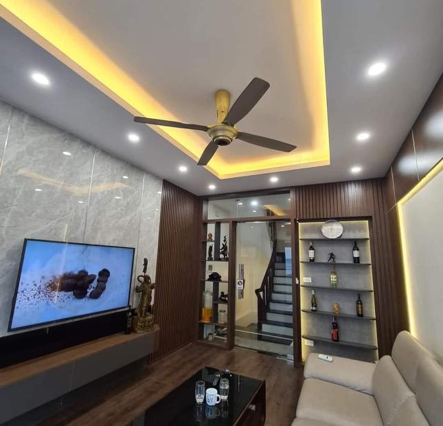 Hiếm!!Nhà Đống Đa 35m2, 4T, móng chắc, kiên cố- chỉ nhỉnh 3 tỷ