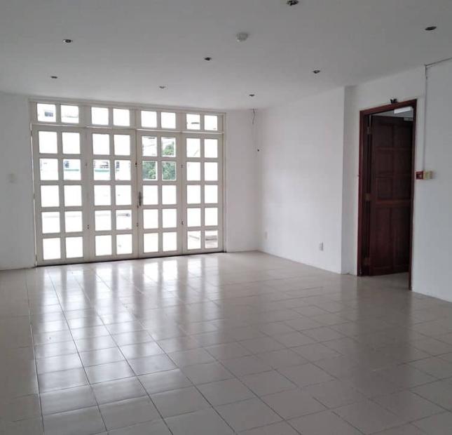 Cho Thuê nhà ngang 5m NGUYỄN CHÍ THANH, Quận 10, 450m2, 55tr