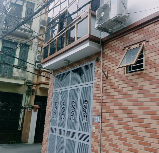  .Bán nhà phố Nguyễn Lương Bằng, quận Đống Đa 20m2 giá 2.2 tỷ
