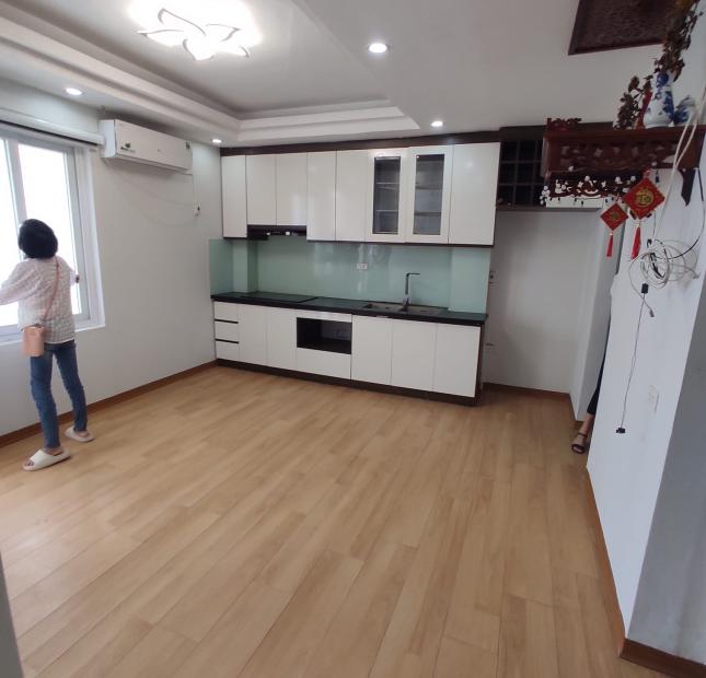 Bán gấp nhà mặt hồ Đầm Tròn, Đội Cấn 7 tầng cực đẹp, ôtô đỗ cửa, đang cho thuê 60tr/thg