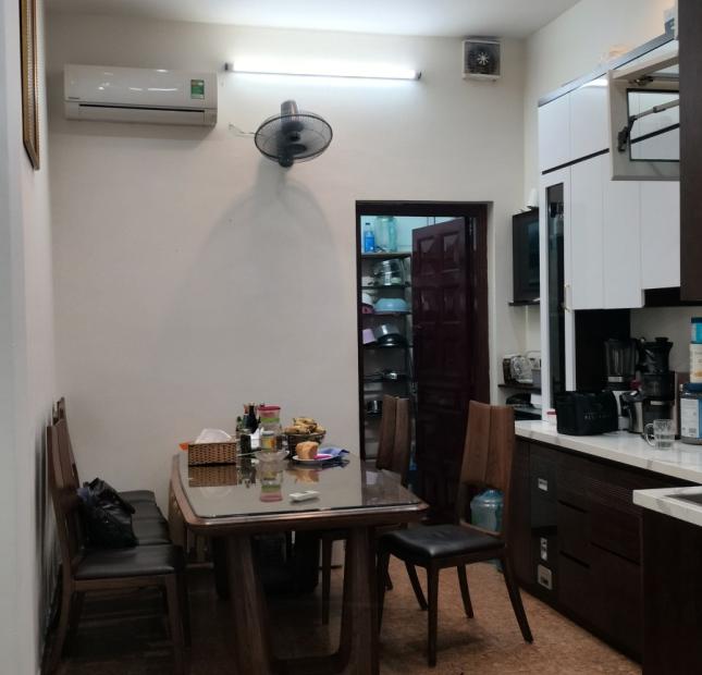 CẦU GIẤY - PHÂN LÔ Ô TÔ - CÁN BỘ GTVT - NHÀ ĐẸP 48M2 X 4 TẦNG - 4 NGỦ - 2 THOÁNG - NHỈNH 8 TỶ