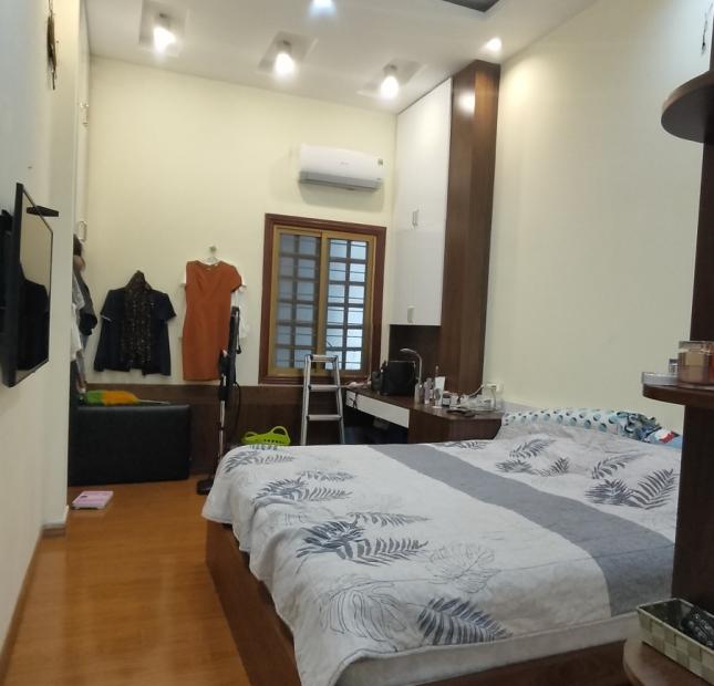CẦU GIẤY - PHÂN LÔ Ô TÔ - CÁN BỘ GTVT - NHÀ ĐẸP 48M2 X 4 TẦNG - 4 NGỦ - 2 THOÁNG - NHỈNH 8 TỶ
