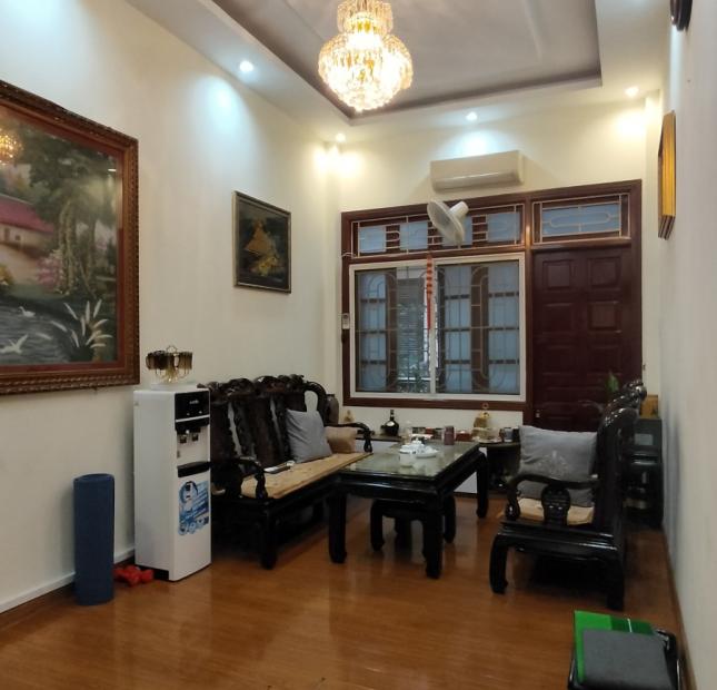 CẦU GIẤY - PHÂN LÔ Ô TÔ - CÁN BỘ GTVT - NHÀ ĐẸP 48M2 X 4 TẦNG - 4 NGỦ - 2 THOÁNG - NHỈNH 8 TỶ