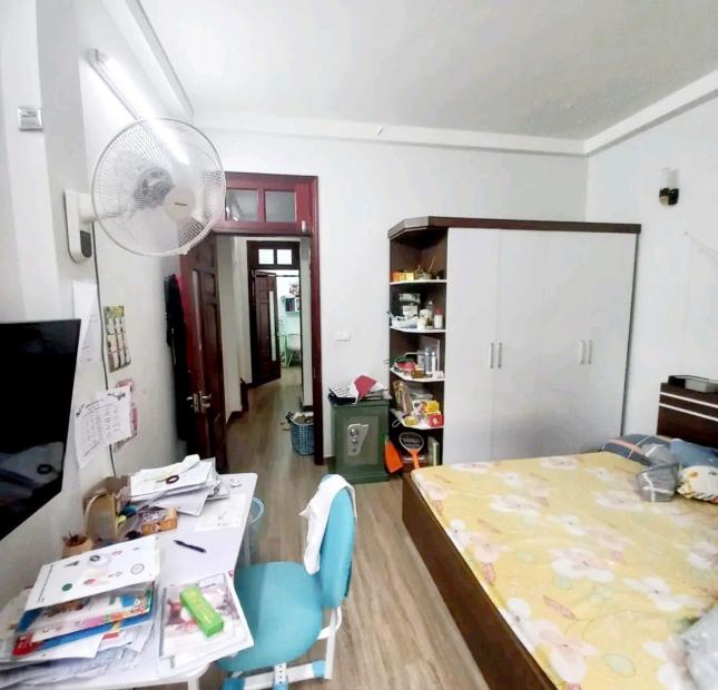 Cần Bán nhà Phố Hoàng Ngân gần ô tô 46m 4Tg MT 4,1m hơn 6 tỷ LHCC.