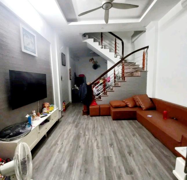 Cần Bán nhà Phố Hoàng Ngân gần ô tô 46m 4Tg MT 4,1m hơn 6 tỷ LHCC.