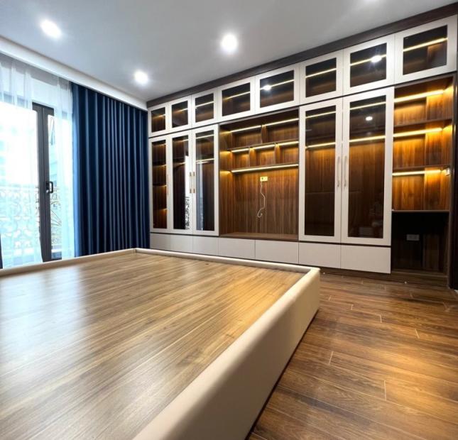 Bán nhà 6 tầng Nguyễn Văn Cừ,Long Biên 66m2,Mt 4.5m,thang máy hơn 12tỷ
