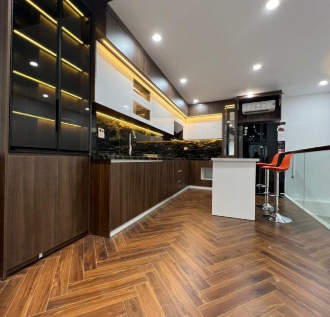 Bán nhà 6 tầng Nguyễn Văn Cừ,Long Biên 66m2,Mt 4.5m,thang máy hơn 12tỷ