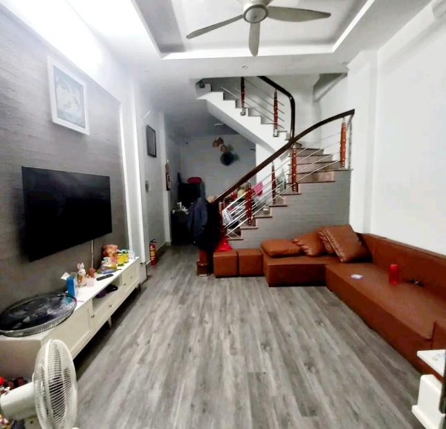 Bán nhà riêng Hoàng Ngân 45m 4 tầng mặt tiền 4m gần ô tô tránh ở ngay nhỉnh 6 tỷ lh 0817606560