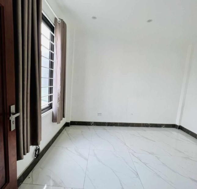 Bán nhà 5 tầng Bát Khối,Long Biên 45m2,Mt4m ,kinh doanh,oto hơn 6 tỷ.