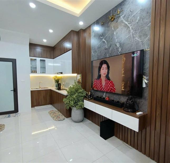 Bán Gấp Nhà Ngõ Quỳnh 45m2, 5 tầng, hơn 4 tỷ Hai Bà Trưng Hà Nội