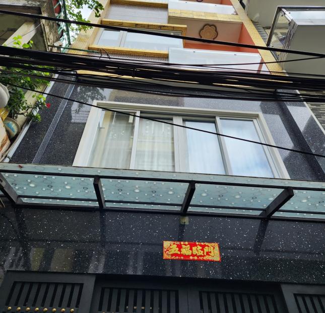 BÁN NHÀ ĐƯỜNG NGUYỄN DUY DƯƠNG, PHƯỜNG 3, QUẬN 10,  4mx8.5m, 5 tầng, nhà đẹp, hẻm 4m, 6 tỷ 6 (thương lượng)