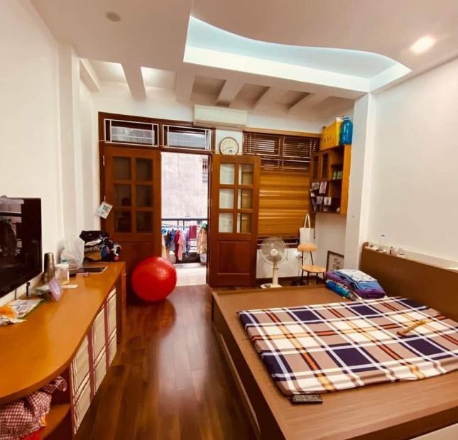 Bán nhà gần Hoàng Cầu 35m*5T đi bộ công viên 1/6 & hồ Hoàng Cầu cửa nhà sáng thoáng giá 4.5 tỷ