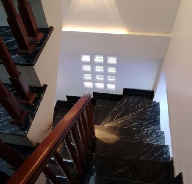 Bán nhà gần Hoàng Cầu 35m*5T đi bộ công viên 1/6 & hồ Hoàng Cầu cửa nhà sáng thoáng giá 4.5 tỷ