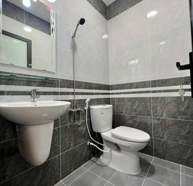 Nhà căn góc Lã Xuân Oai , 30m2,2 tầng, đường ô tô , gần chợ