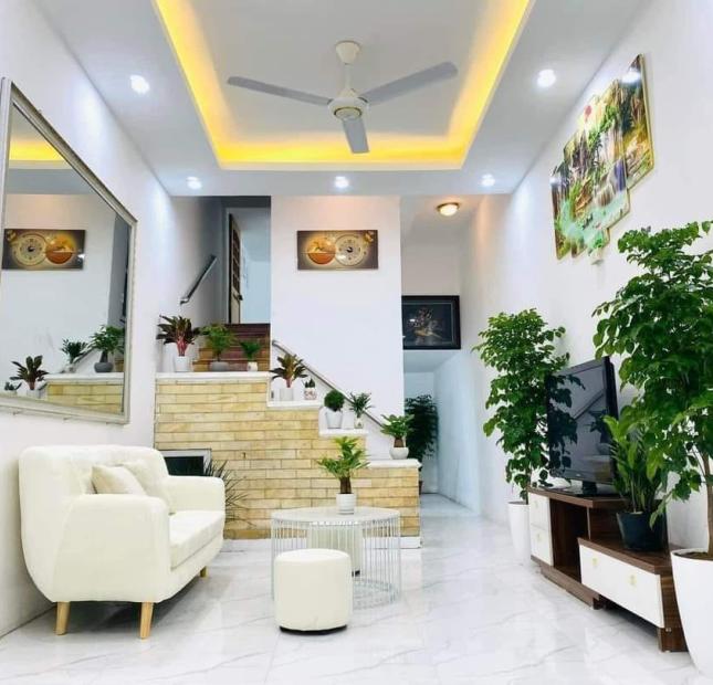 Bán căn hộ dòng tiền Hồ Tùng Mậu, Cầu Giấy, ngõ ba gác, khe thoáng sáng, 52m, 5,6 tỷ