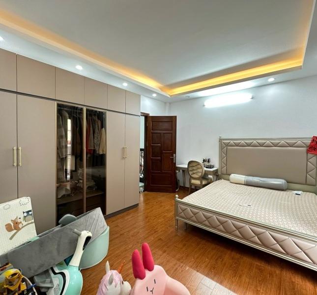 Bán nhà 5 tầng mới Nguyễn Văn Cừ,Long Biên 50m2,Mt5m,lô góc nhỉnh 6 tỷ