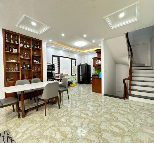 Bán nhà 5 tầng mới Nguyễn Văn Cừ,Long Biên 50m2,Mt5m,lô góc nhỉnh 6 tỷ