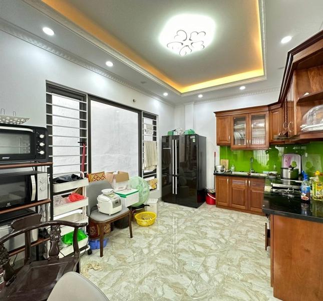 Bán nhà 5 tầng mới Nguyễn Văn Cừ,Long Biên 50m2,Mt5m,lô góc nhỉnh 6 tỷ