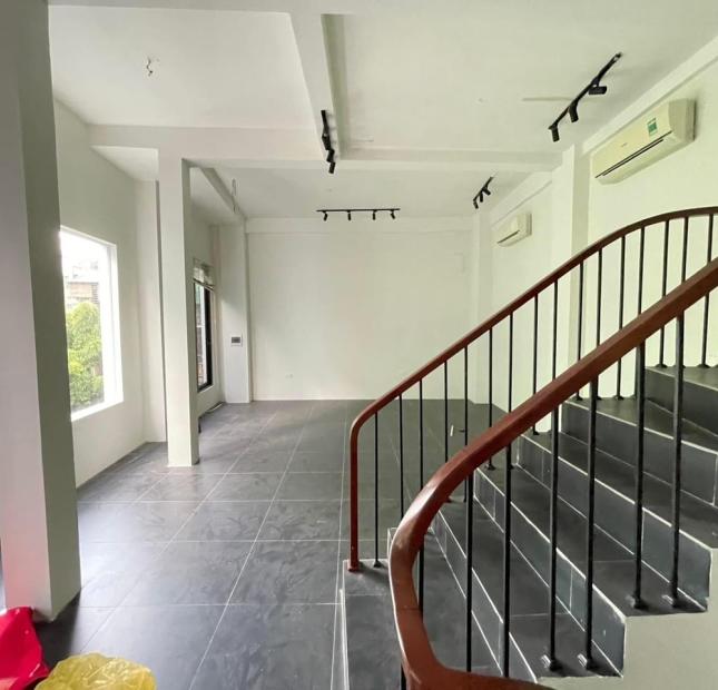 Bán nhà ngõ Hàng Bún 37m x 5 tầng, mt: 7.5m
Giá chào: 22 tỷ thương lượng
