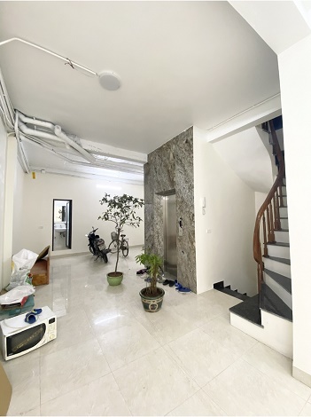 Chính chủ cho thuê tầng 1 - 70m2 nhà mặt phố ĐÊ LA THÀNH LỚN, , Phường Ô Chợ Dừa, Đống Đa, Hà Nội