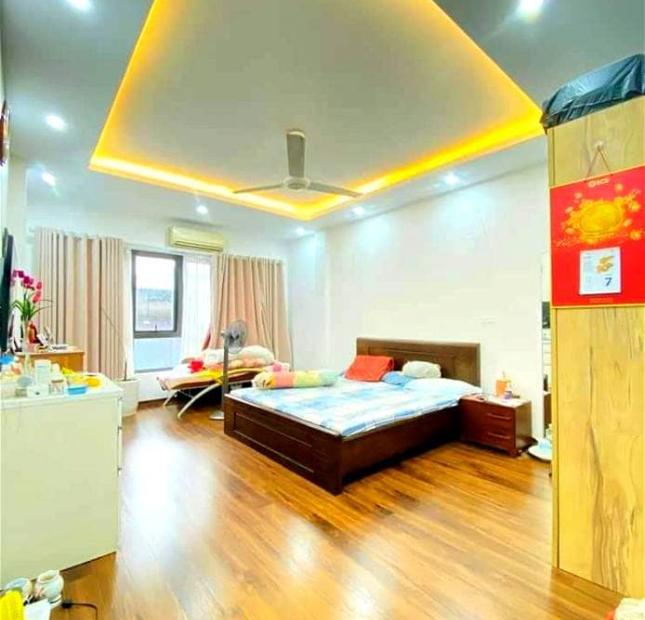 Bán nhà đẹp phố Hào Nam 46m2, 5T, MT4.2m nhỉnh 7 tỷ dân trí cao gần Hoàng Cầu