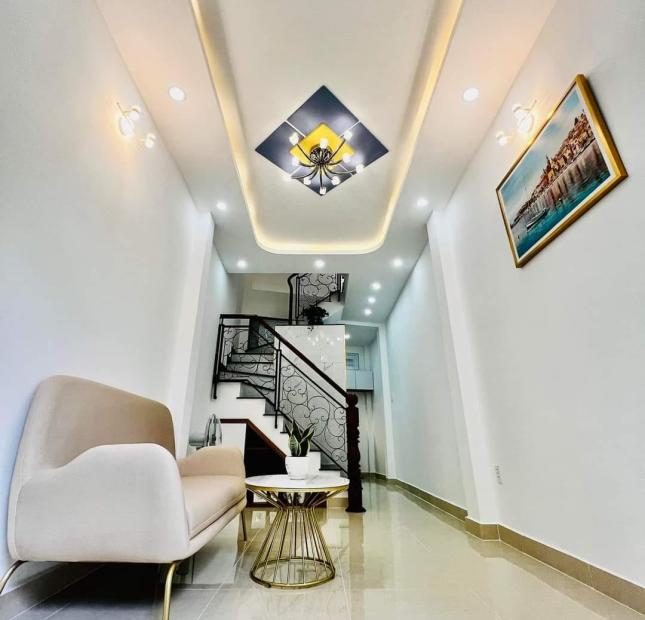 Nhà đẹp ở ngay, 4 tầng , tặng nội thất cao cấp Nguyễn Thiện Thuật,quận Bình Thạnh nhỉnh 3 tỷ
