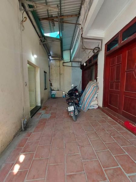 Chính chủ cần cho thuê nhà cấp 4 diện tích 30m2 Ngõ 987 Ngô Gia Tự, Long Biên, Hà Nội.