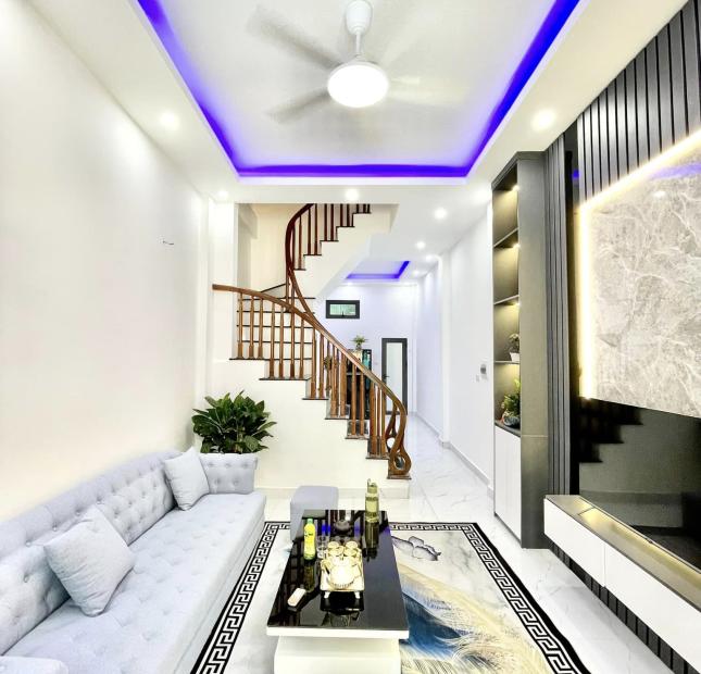 Bán nhà Định Công Thượng 45m x 4 tầng, mt: 3.8m, ô tô 5 tạ đỗ cửa