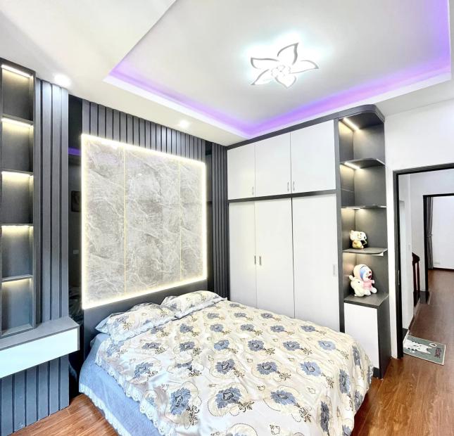 Bán nhà Định Công Thượng 45m x 4 tầng, mt: 3.8m, ô tô 5 tạ đỗ cửa
