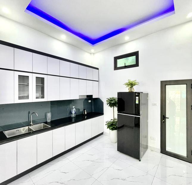Bán nhà Định Công Thượng 45m x 4 tầng, mt: 3.8m, ô tô 5 tạ đỗ cửa