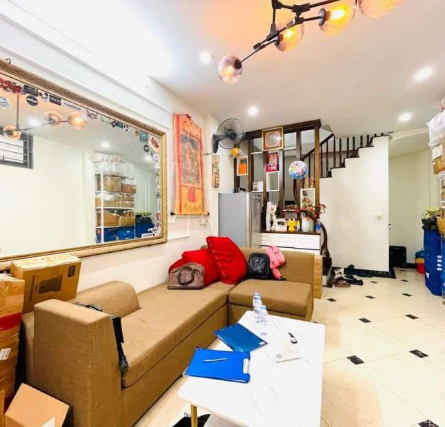 Bán nhà 90 Quan Nhân 41m x 6 tầng, mt: 3.8m, lô góc, 2 thoáng, ô tô đỗ cửa, kinh doanh tốt