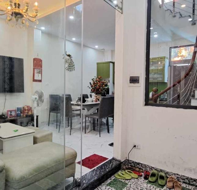 Bán Gấp Nhà Bồ Đề, Long Biên, 35m2, MT5.2m, Phân Lô, Ô Tô, Full đồ, nhỉnh 5 Tỷ