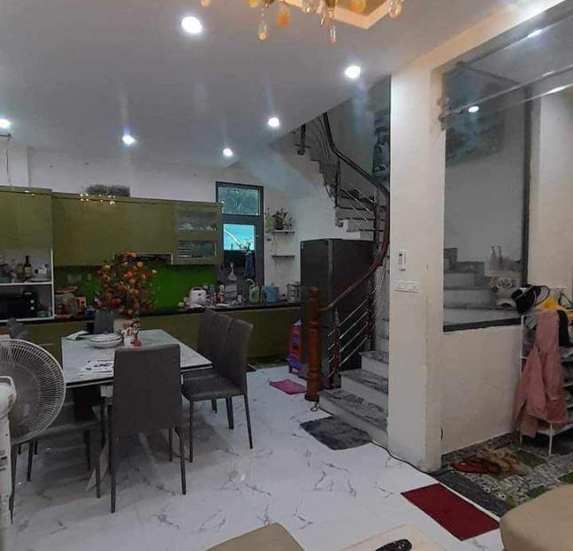 Bán Gấp Nhà Bồ Đề, Long Biên, 35m2, MT5.2m, Phân Lô, Ô Tô, Full đồ, nhỉnh 5 Tỷ