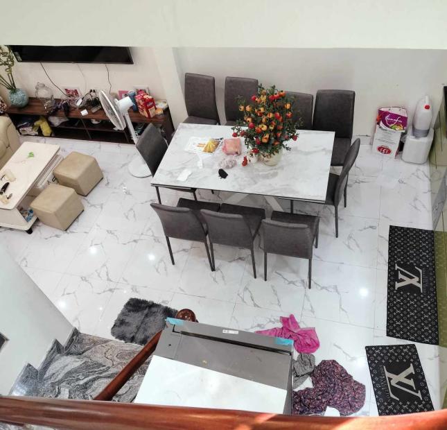 Bán Gấp Nhà Bồ Đề, Long Biên, 35m2, MT5.2m, Phân Lô, Ô Tô, Full đồ, nhỉnh 5 Tỷ