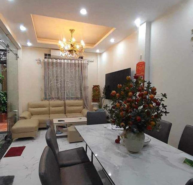 Bán Gấp Nhà Bồ Đề, Long Biên, 35m2, MT5.2m, Phân Lô, Ô Tô, Full đồ, nhỉnh 5 Tỷ