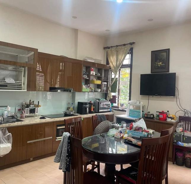 NHÀ ĐẸP NGUYỄN KHÁNH TOÀN CẦU GIẤY LÔ GÓC NGÕ THÔNG Ô TÔ >21 TỶ 70M 5T